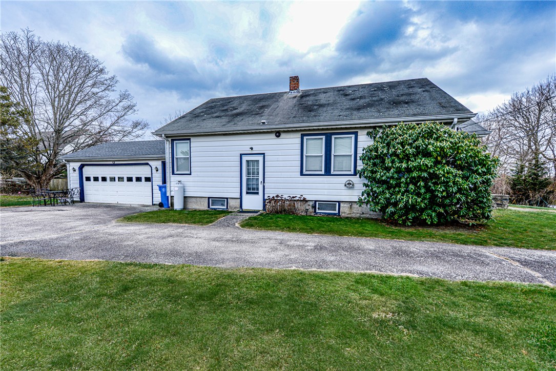 222 Peckham Avenue Middletown, RI 02842 - Photo 24 of 35