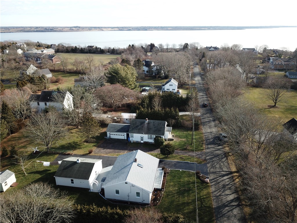 222 Peckham Avenue Middletown, RI 02842 - Photo 27 of 35