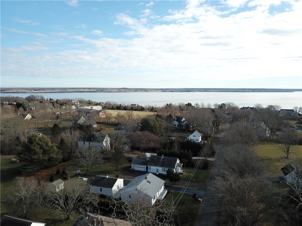 222 Peckham Avenue Middletown, RI 02842 - Photo 3 of 35