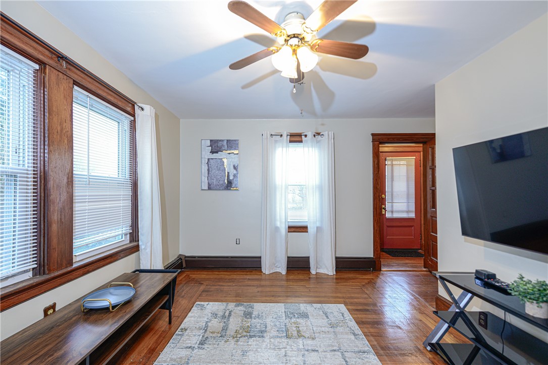 222 Peckham Avenue Middletown, RI 02842 - Photo 7 of 35