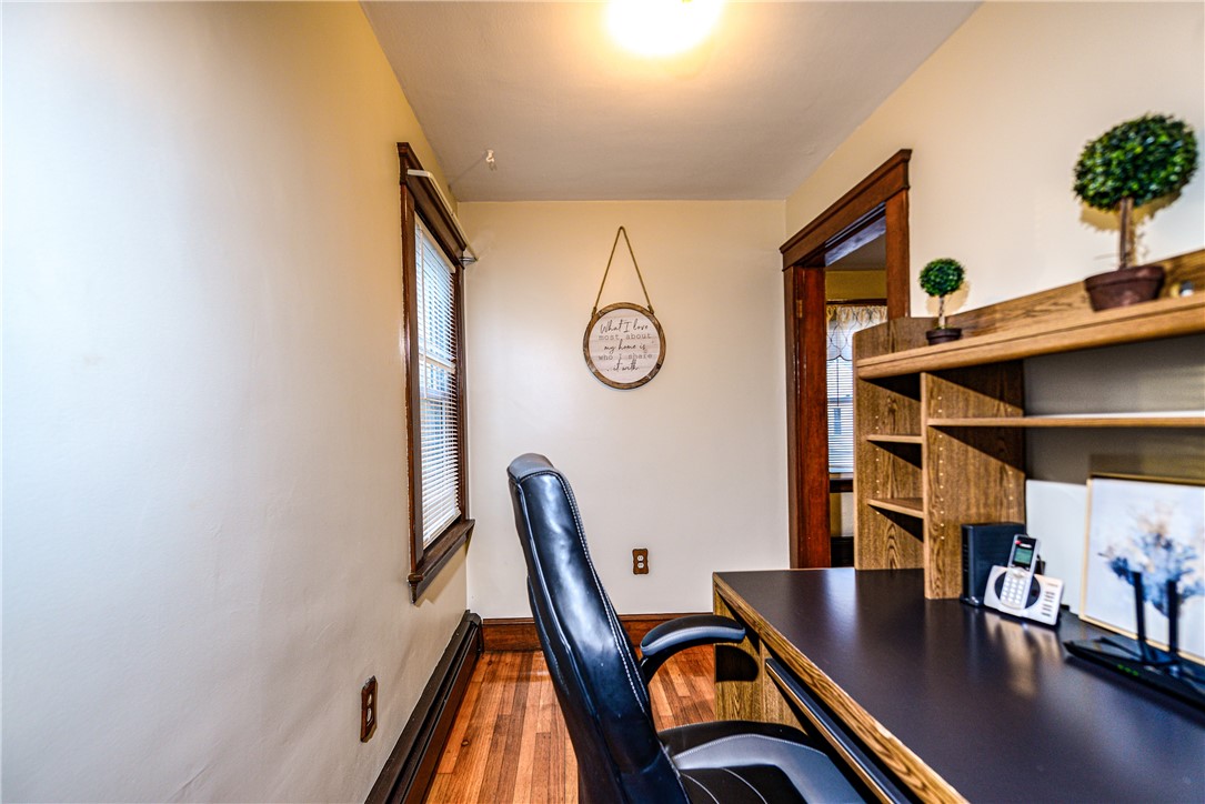 222 Peckham Avenue Middletown, RI 02842 - Photo 9 of 35