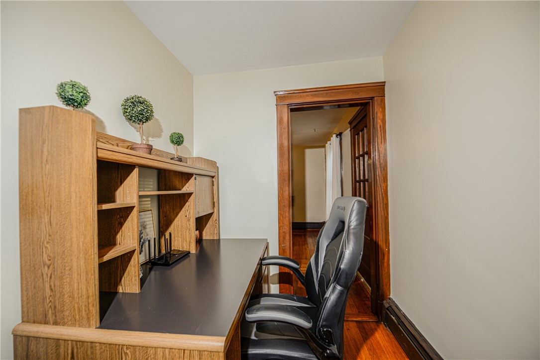 222 Peckham Avenue Middletown, RI 02842 - Photo 10 of 35