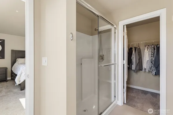 a en suite bathroom with a shower