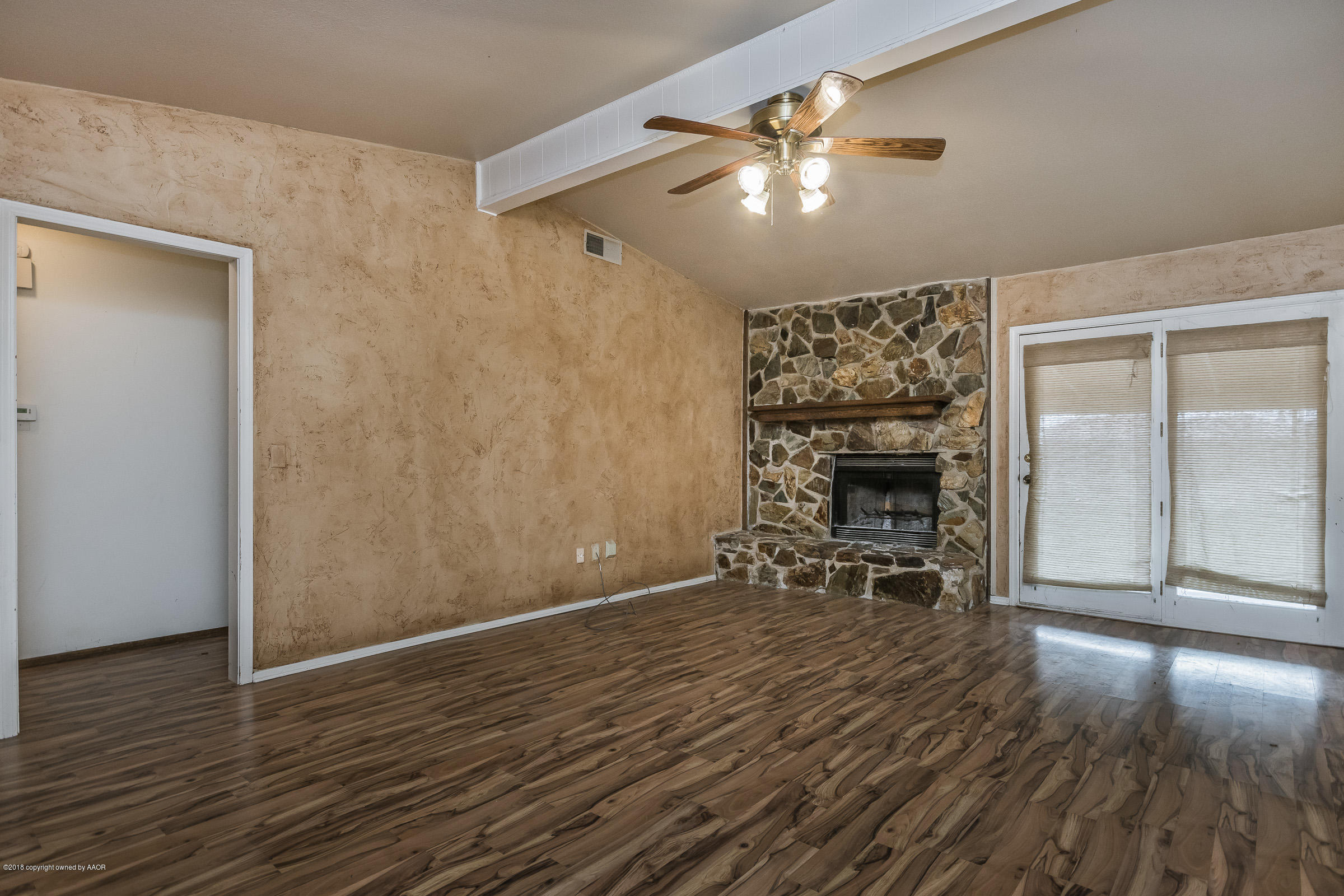 6202 Rutgers Street Amarillo, TX 79109 - Photo 2 of 18 Living Room_