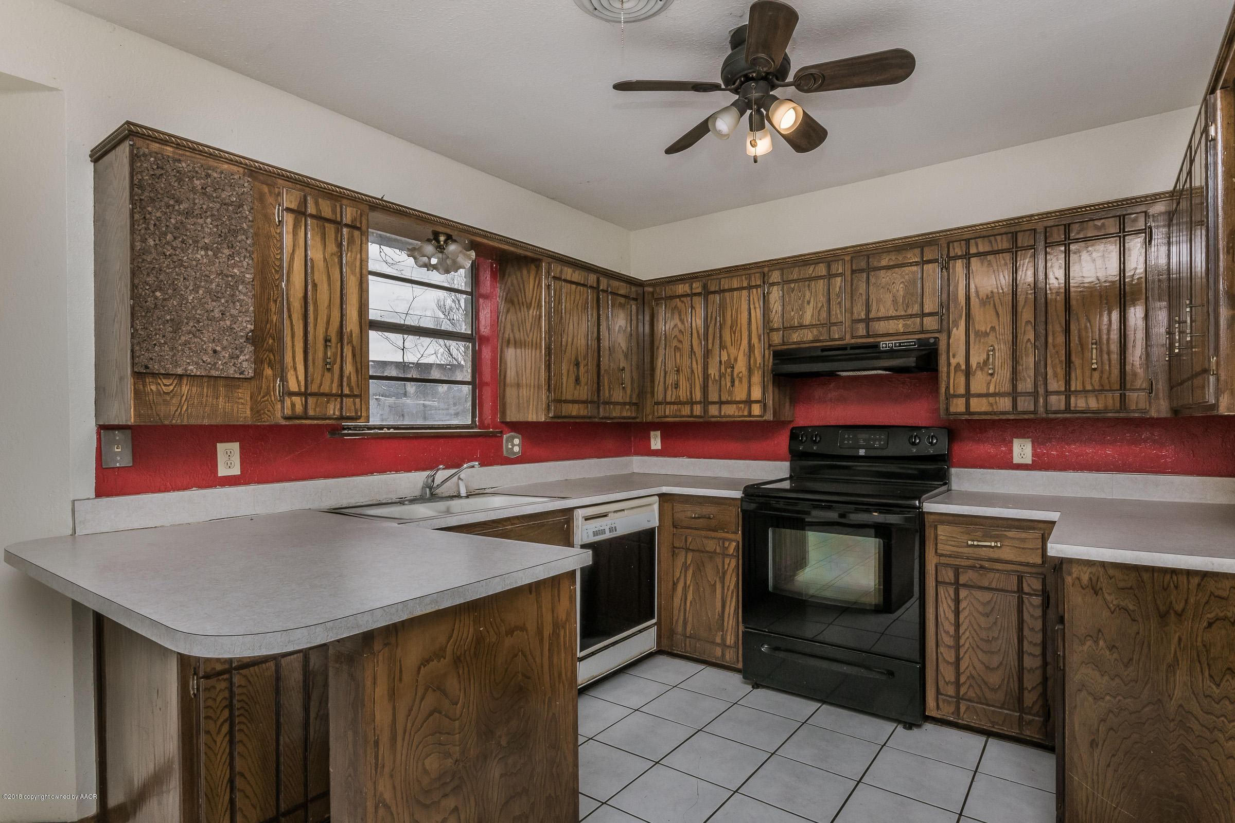 6202 Rutgers Street Amarillo, TX 79109 - Photo 4 of 18 Kitchen_