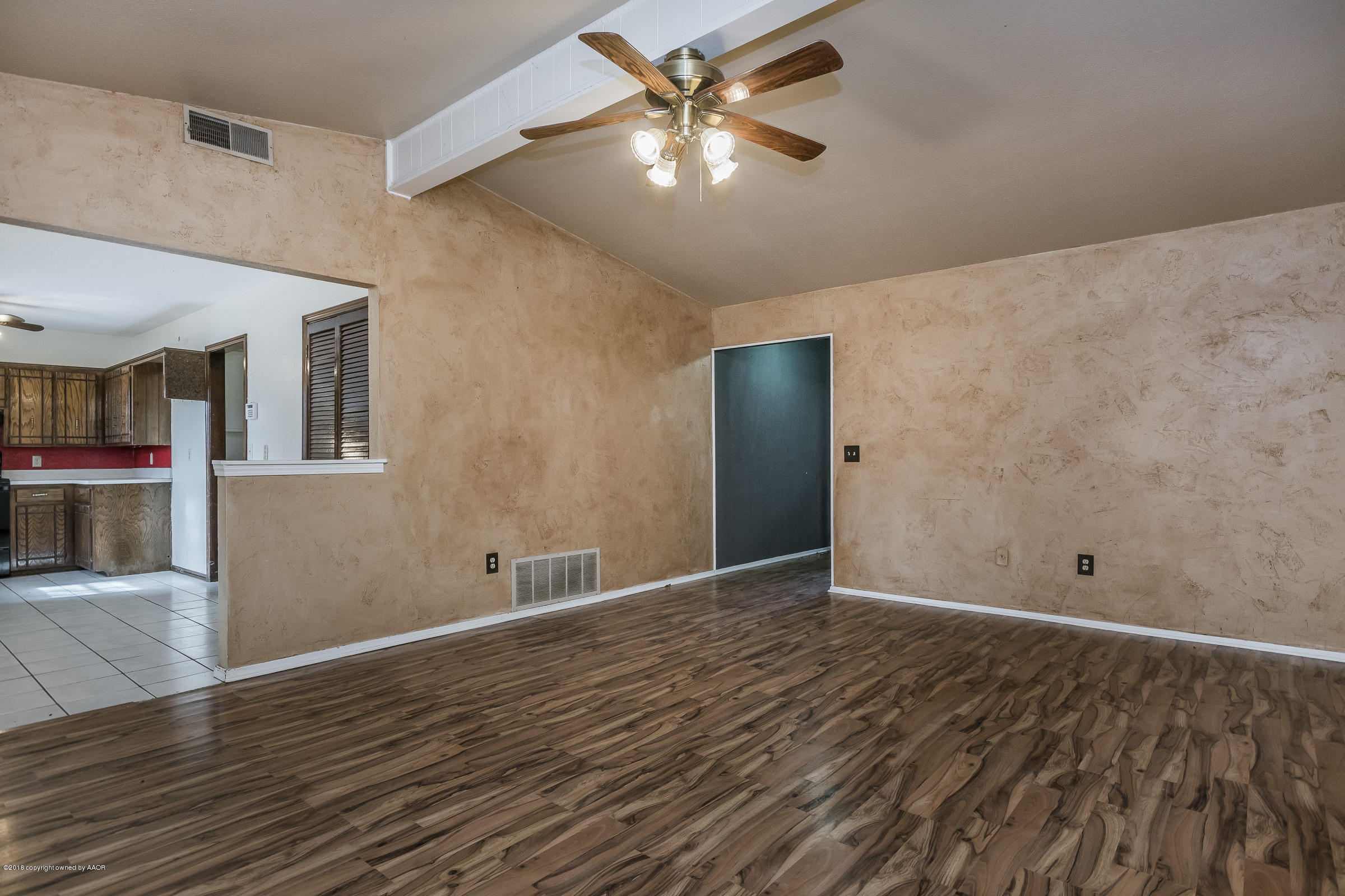 6202 Rutgers Street Amarillo, TX 79109 - Photo 8 of 18 Living Room_-2