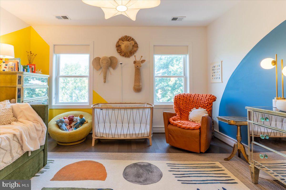 1121 G Street Northeast, Unit 3 Washington, DC 20002 - Photo 23 of 37 Super spacious junior room