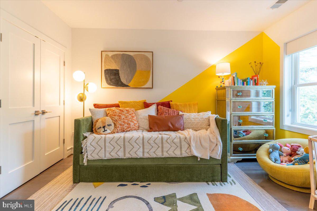 1121 G Street Northeast, Unit 3 Washington, DC 20002 - Photo 25 of 37 Super spacious junior room