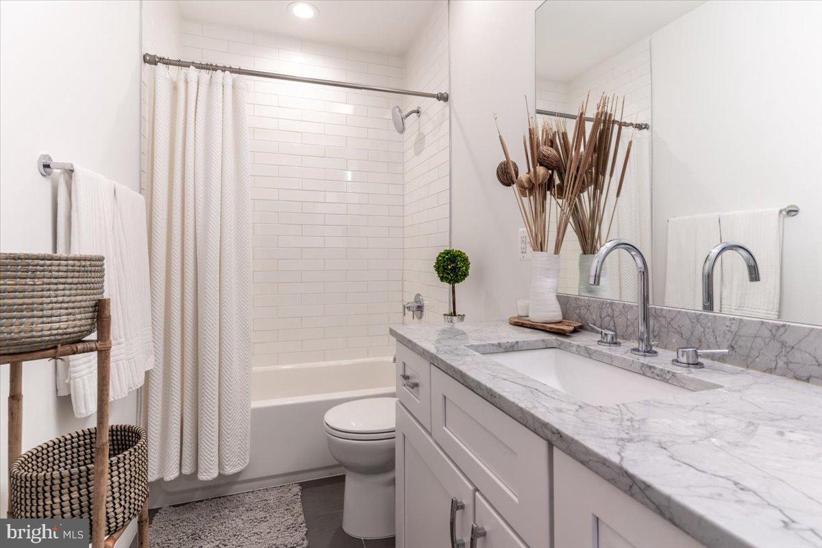 1121 G Street Northeast, Unit 3 Washington, DC 20002 - Photo 26 of 37 Shared bathroom