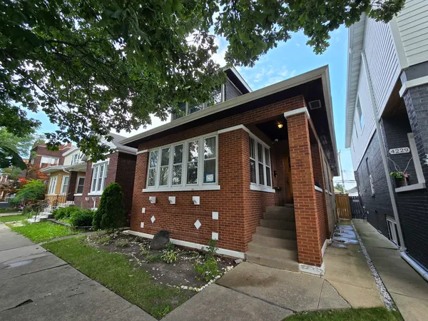 $4,000 | 4231 North Marmora Avenue, Chicago, IL 60634