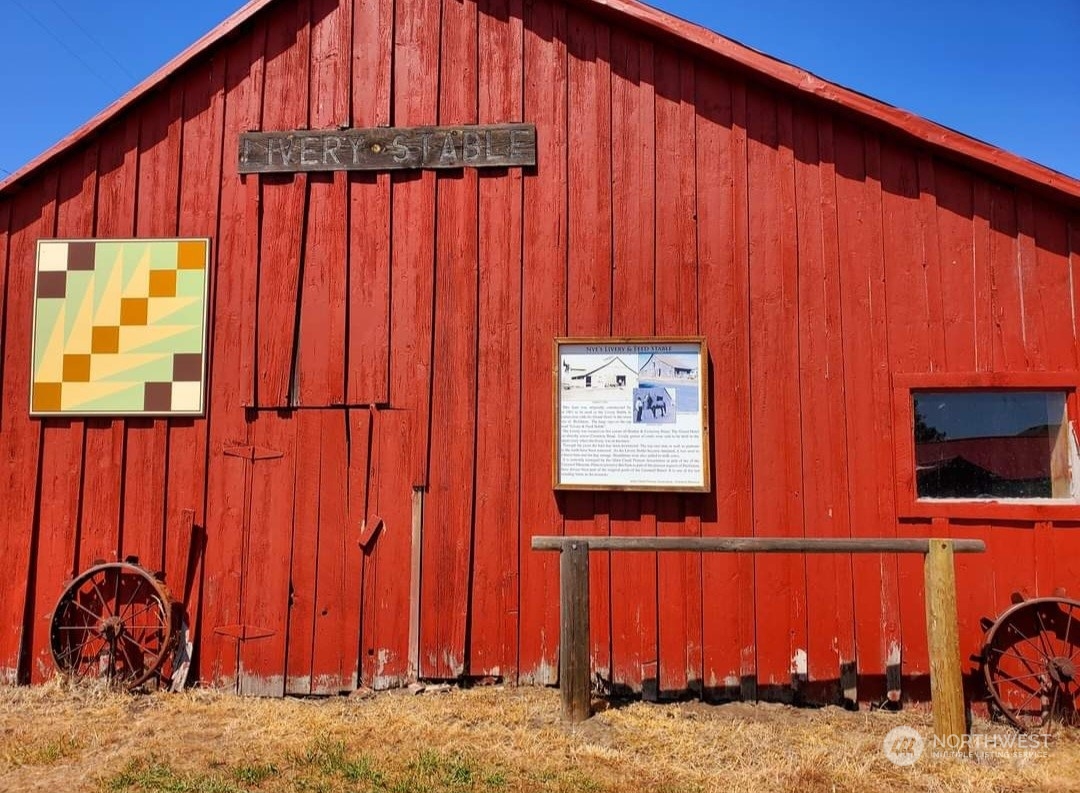 205 Middle Road Bickleton, WA 99322 - Photo 12 of 19 a view of a closet area