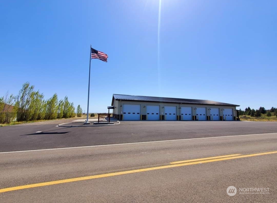 205 Middle Road Bickleton, WA 99322 - Photo 15 of 19 a view of a house and a road