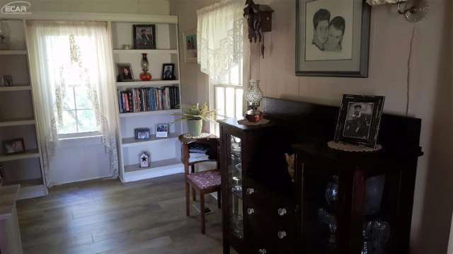 5060 Cook Road Swartz Creek, MI 48473 - Photo 13 of 23 21225244-12.JPG