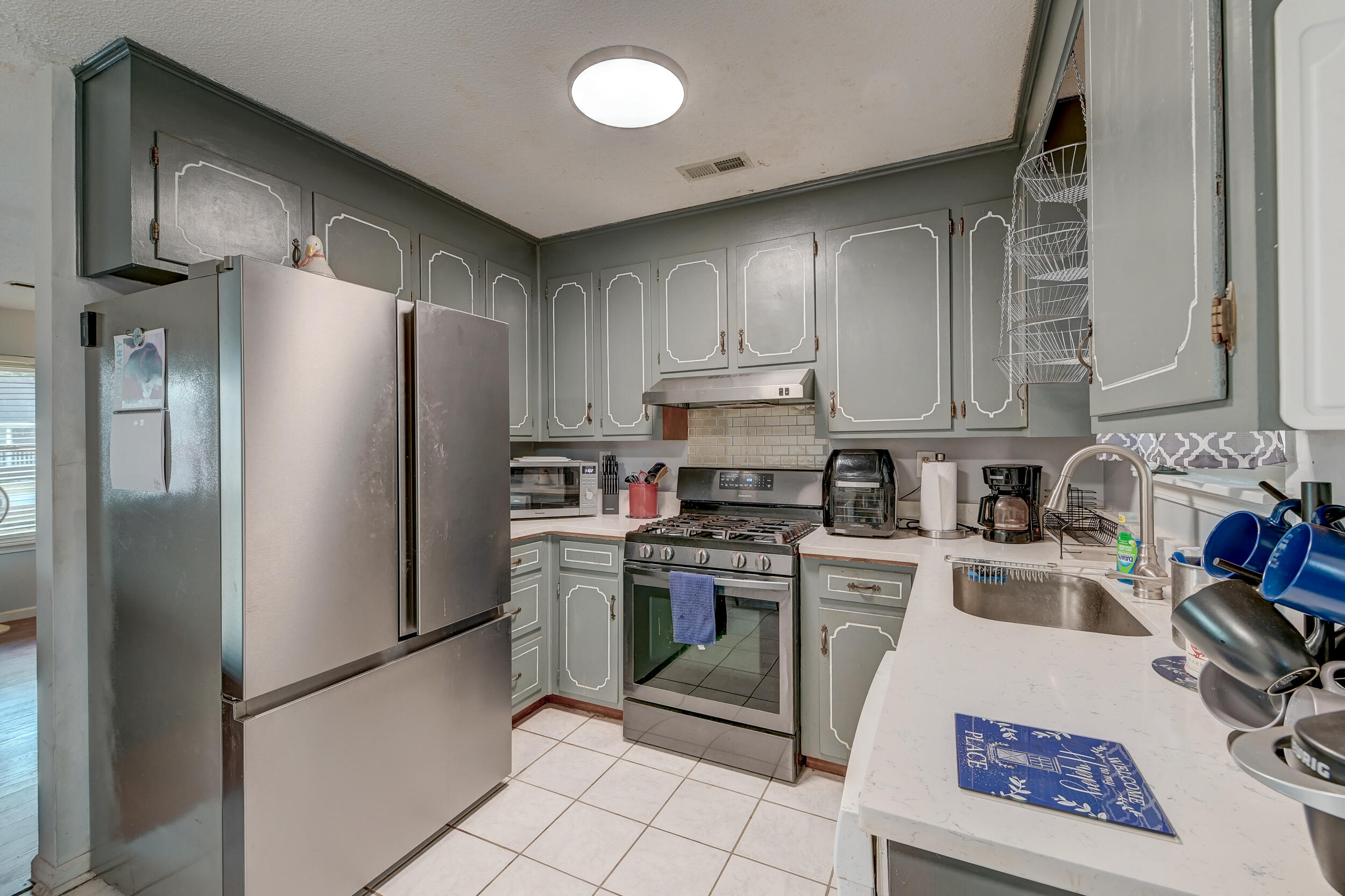 208 Janice Street Goose Creek, SC 29445 - Photo 4 of 32 DSC_7538_39_40_41_42