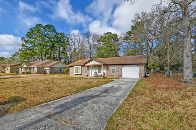 $299,999 | 208 Janice Street, Goose Creek, SC 29445