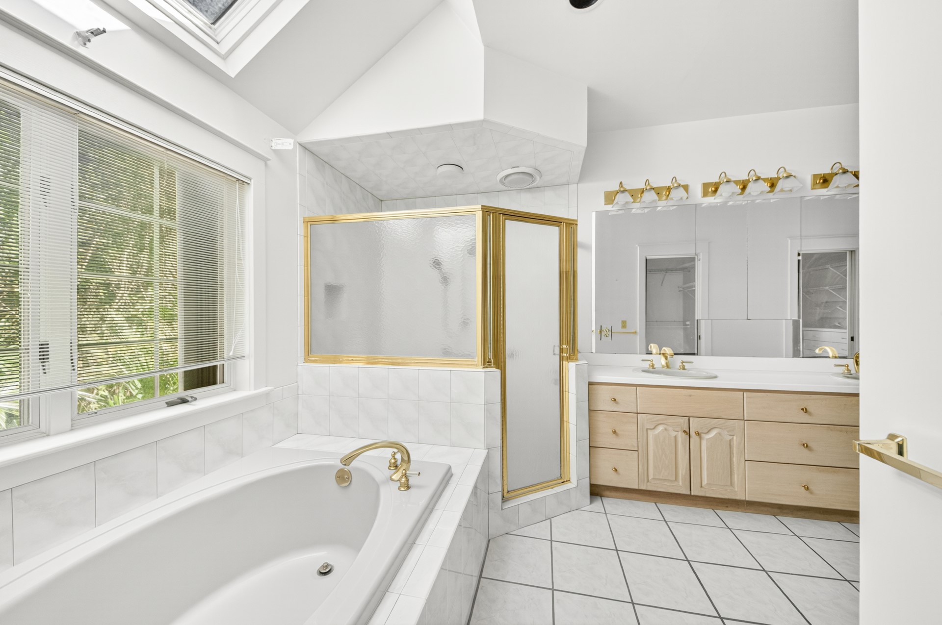 7 Hickory Lane Fernandina Beach, FL 32034 - Photo 21 of 42 a spacious bathroom with a tub sink and mirror