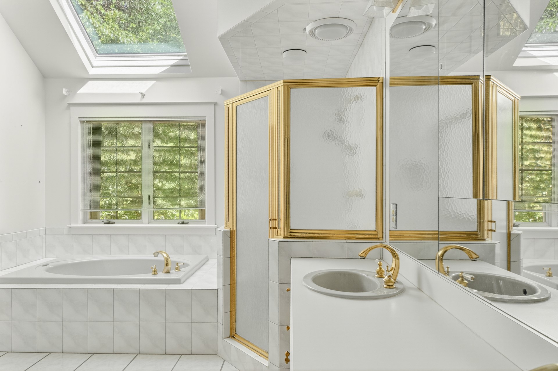 7 Hickory Lane Fernandina Beach, FL 32034 - Photo 22 of 42 a bathroom with a sink and a bathtub