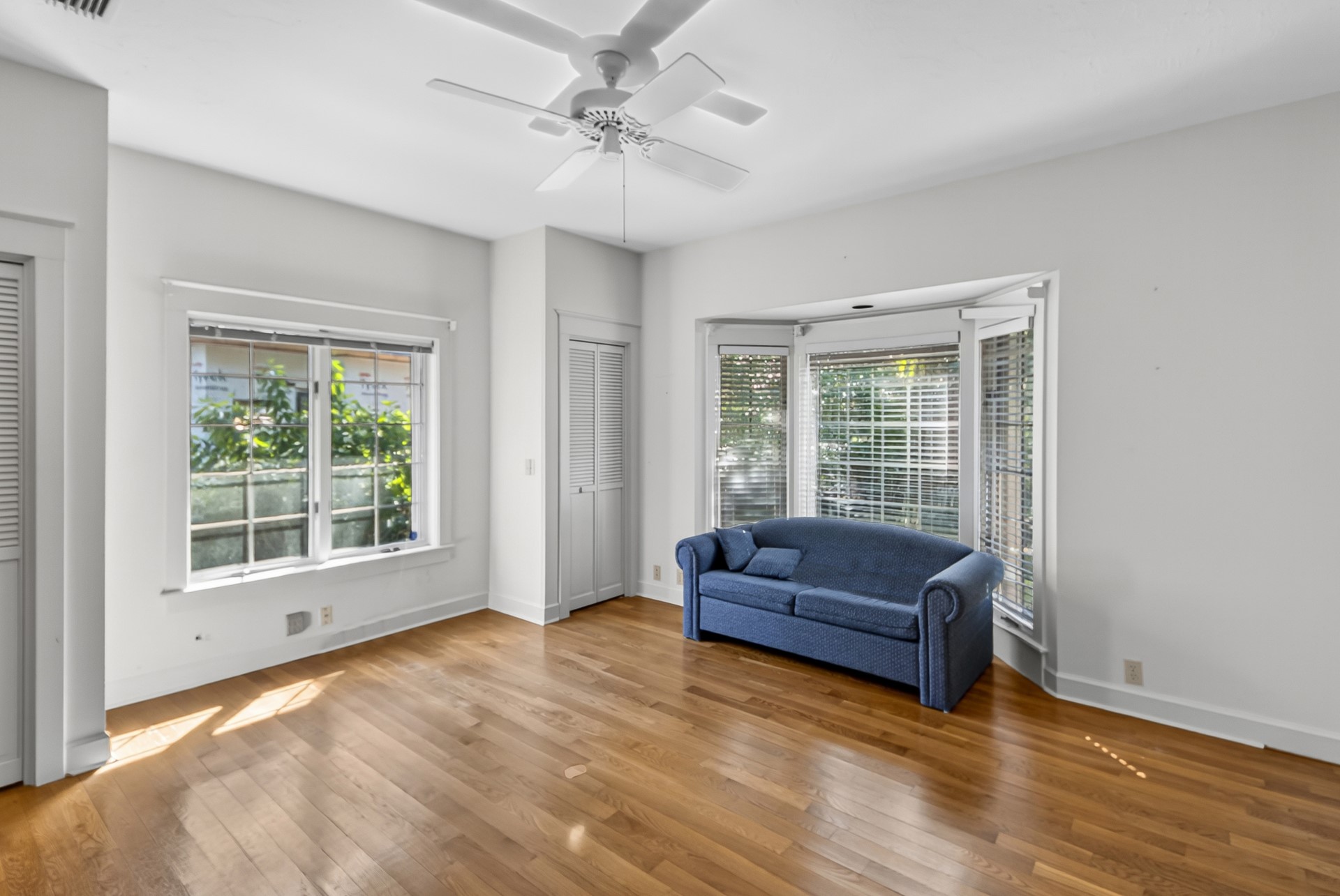 7 Hickory Lane Fernandina Beach, FL 32034 - Photo 26 of 42 a living room with furniture and a large window