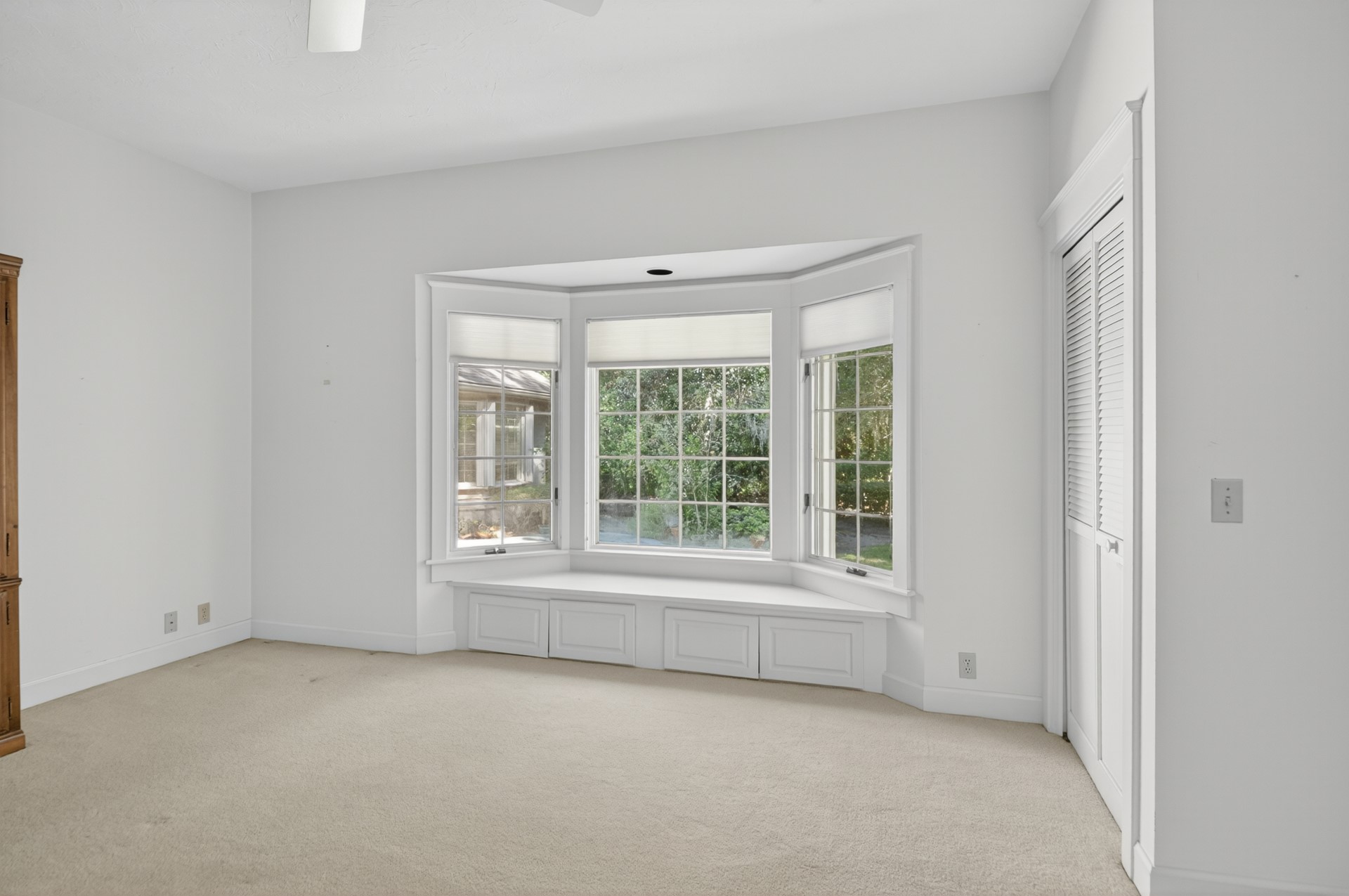 7 Hickory Lane Fernandina Beach, FL 32034 - Photo 28 of 42 an empty room with a window