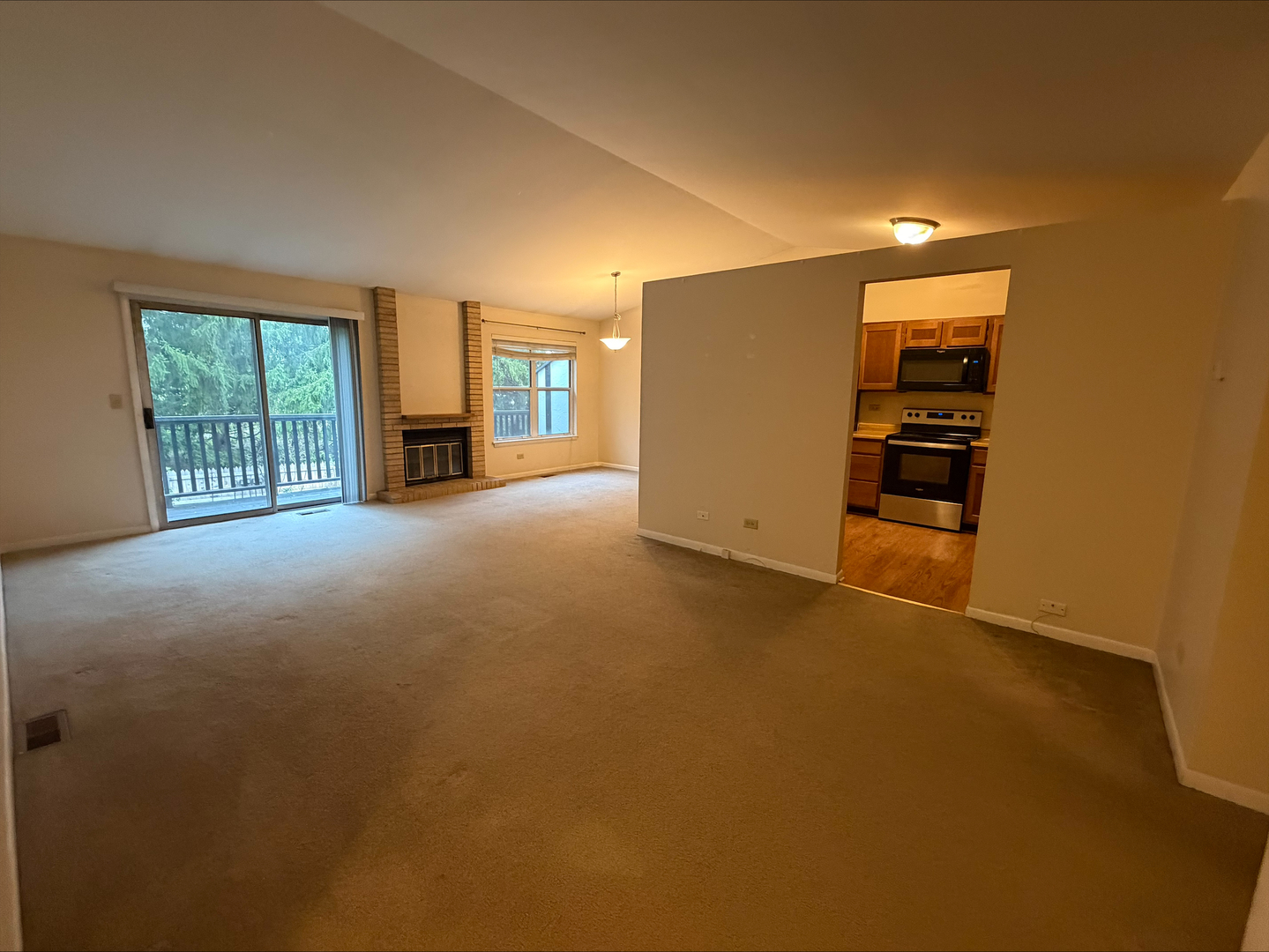 148 West Golf Road, Unit E Libertyville, IL 60048 - Photo 2 of 12 Gallery Image 2