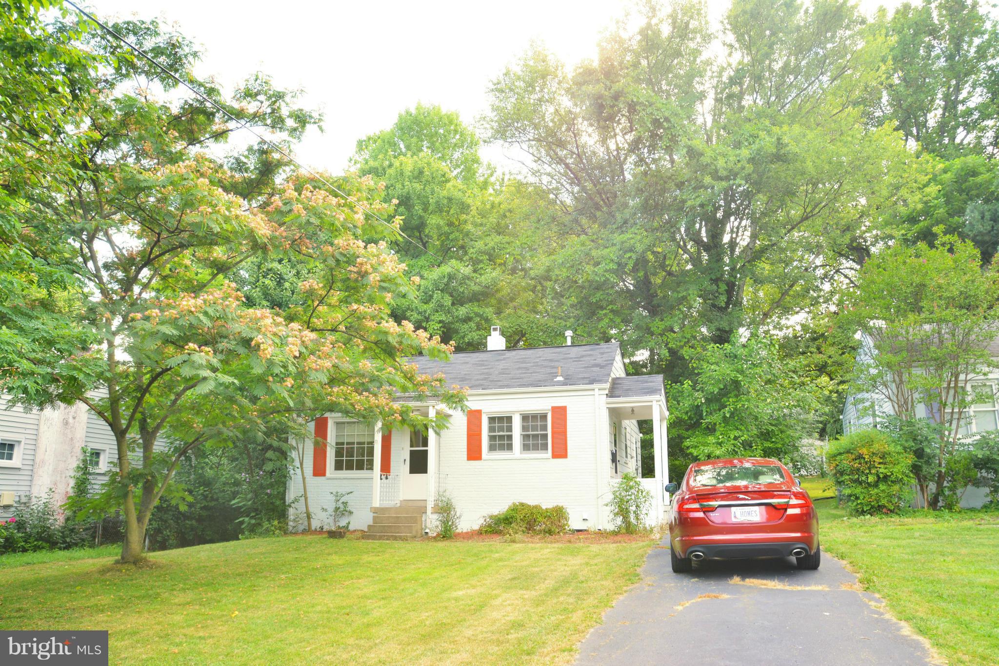 4024 Roberts Road Fairfax, VA 22032 - Photo 3 of 20 View