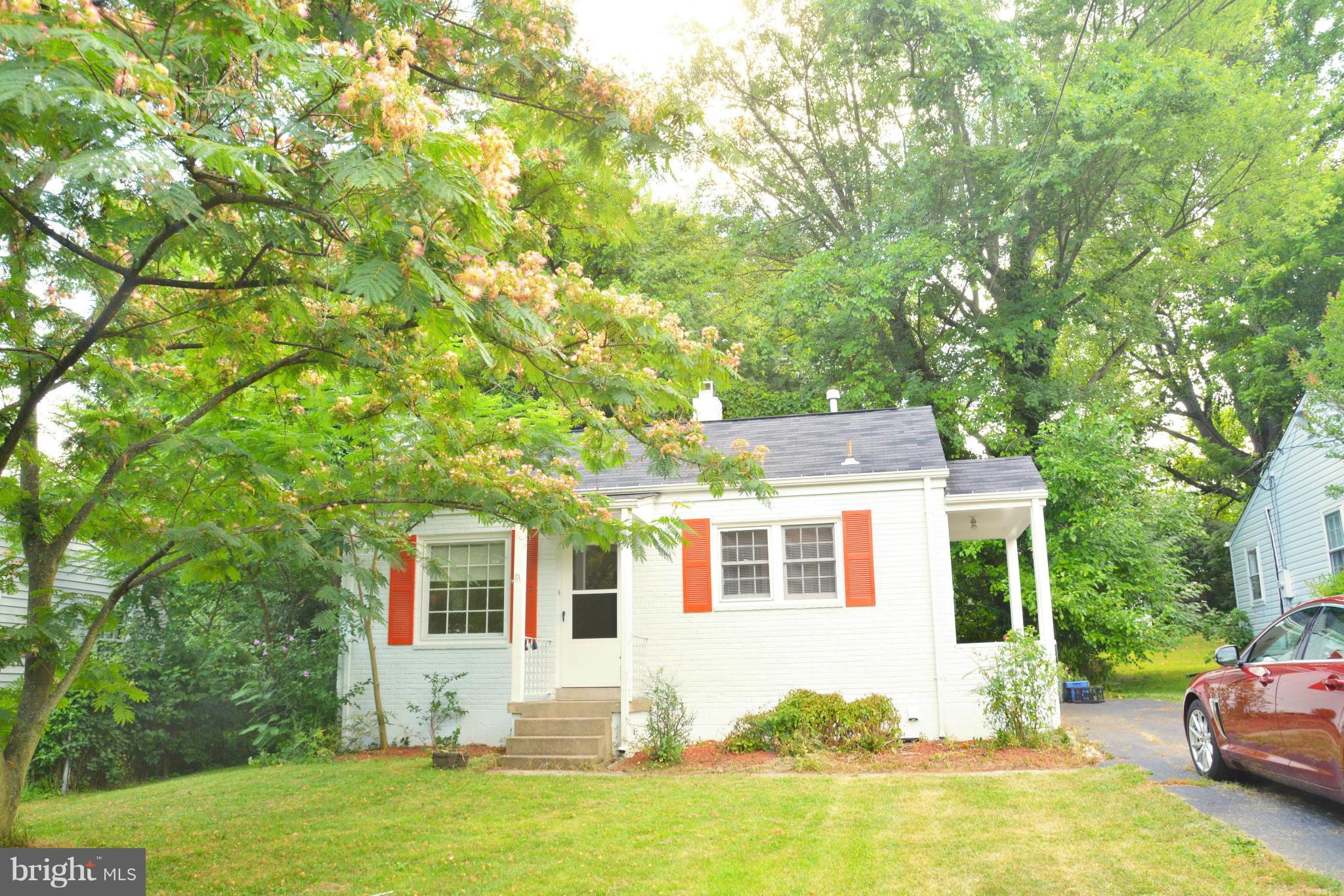 4024 Roberts Road Fairfax, VA 22032 - Photo 4 of 20 View
