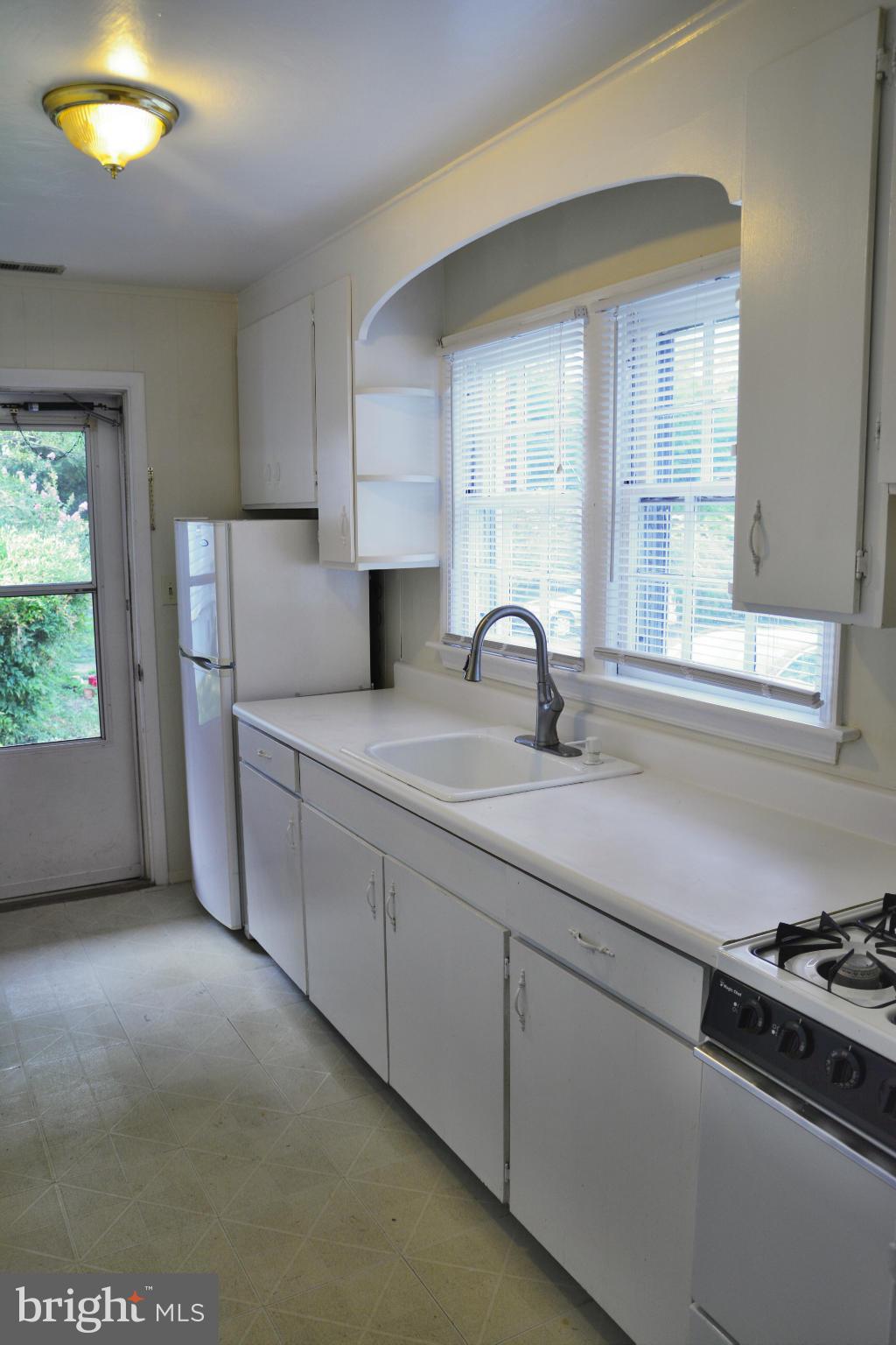 4024 Roberts Road Fairfax, VA 22032 - Photo 9 of 20 View