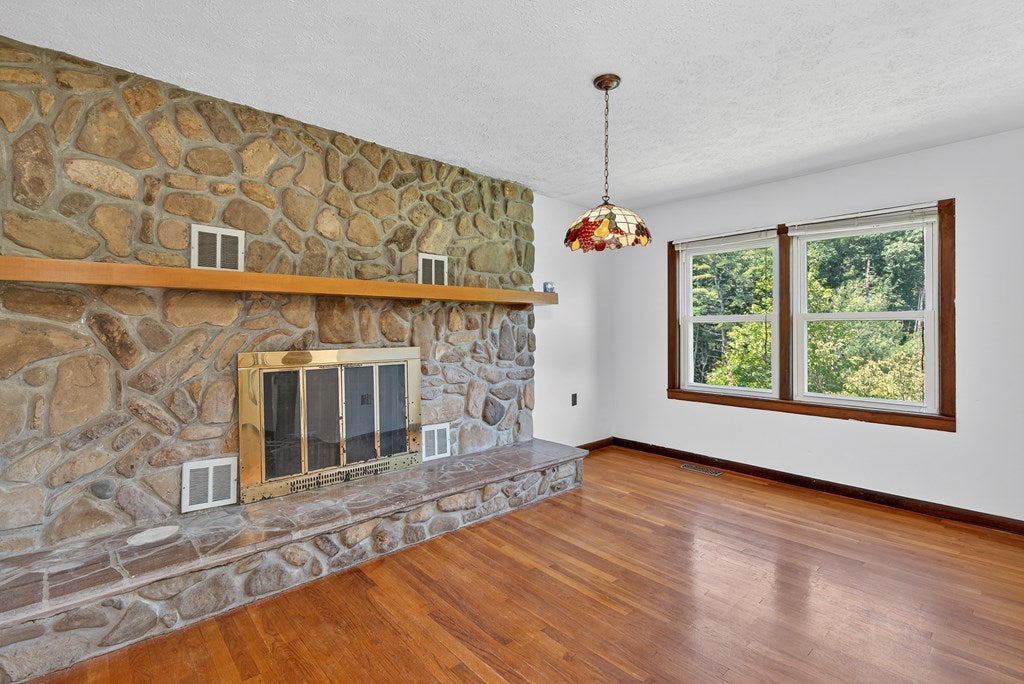 22129 Fisher Hollow Road Damascus, VA 24236 - Photo 19 of 38 Gallery Image 19