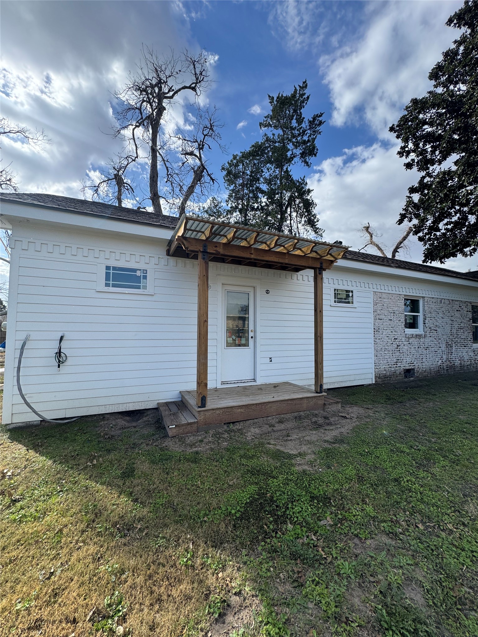1208 Caplin Street Houston, TX 77022 - Photo 33 of 35 SIDE ENTRANCE