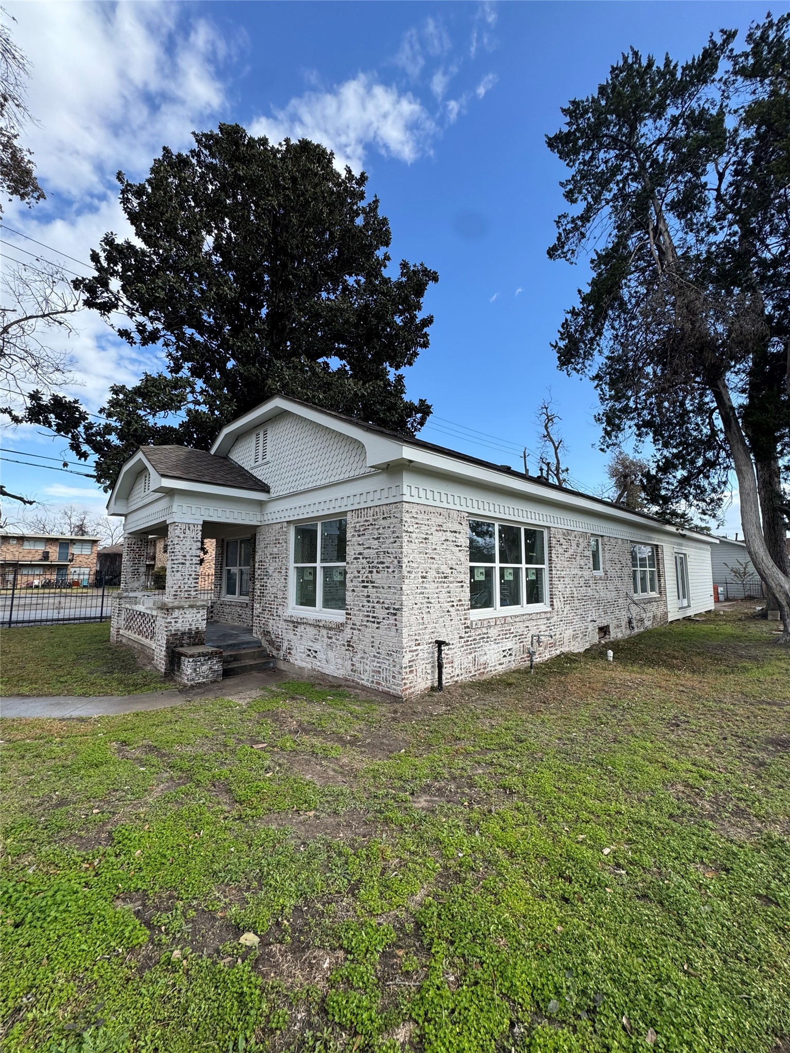 1208 Caplin Street Houston, TX 77022 - Photo 4 of 35