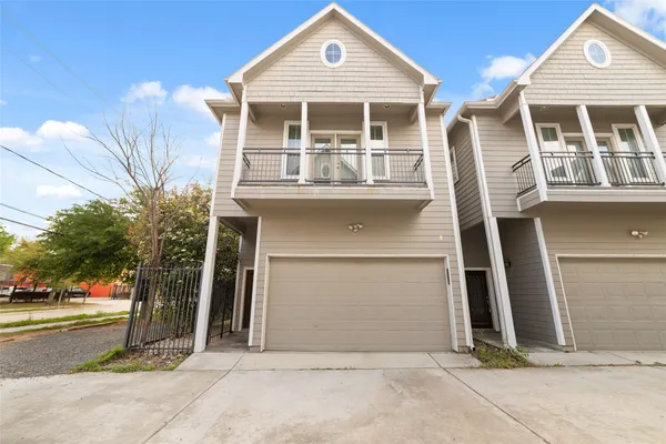 $2,900 | 902 West 20th Street, Unit A, Houston, TX 77008