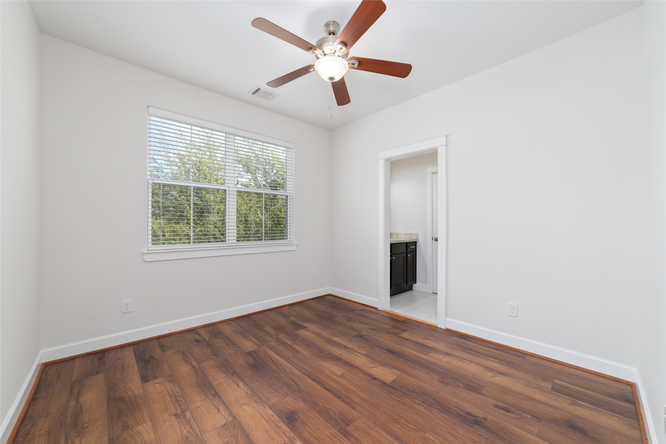 902 West 20th Street, Unit A Houston, TX 77008 - Photo 13 of 23 an empty room with window and a ceiling fan