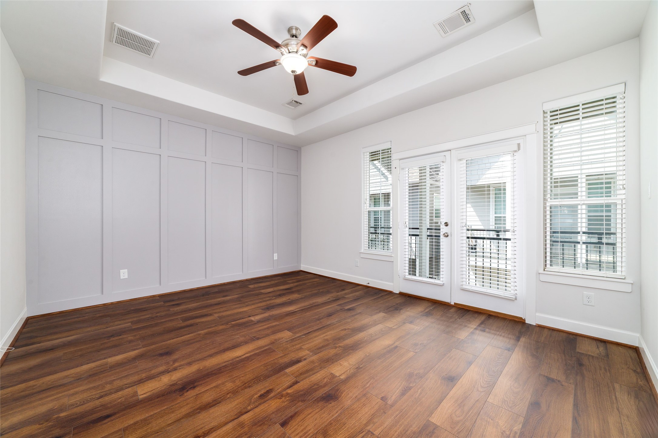 902 West 20th Street, Unit A Houston, TX 77008 - Photo 16 of 23 a view of an empty room with wooden floor and a window