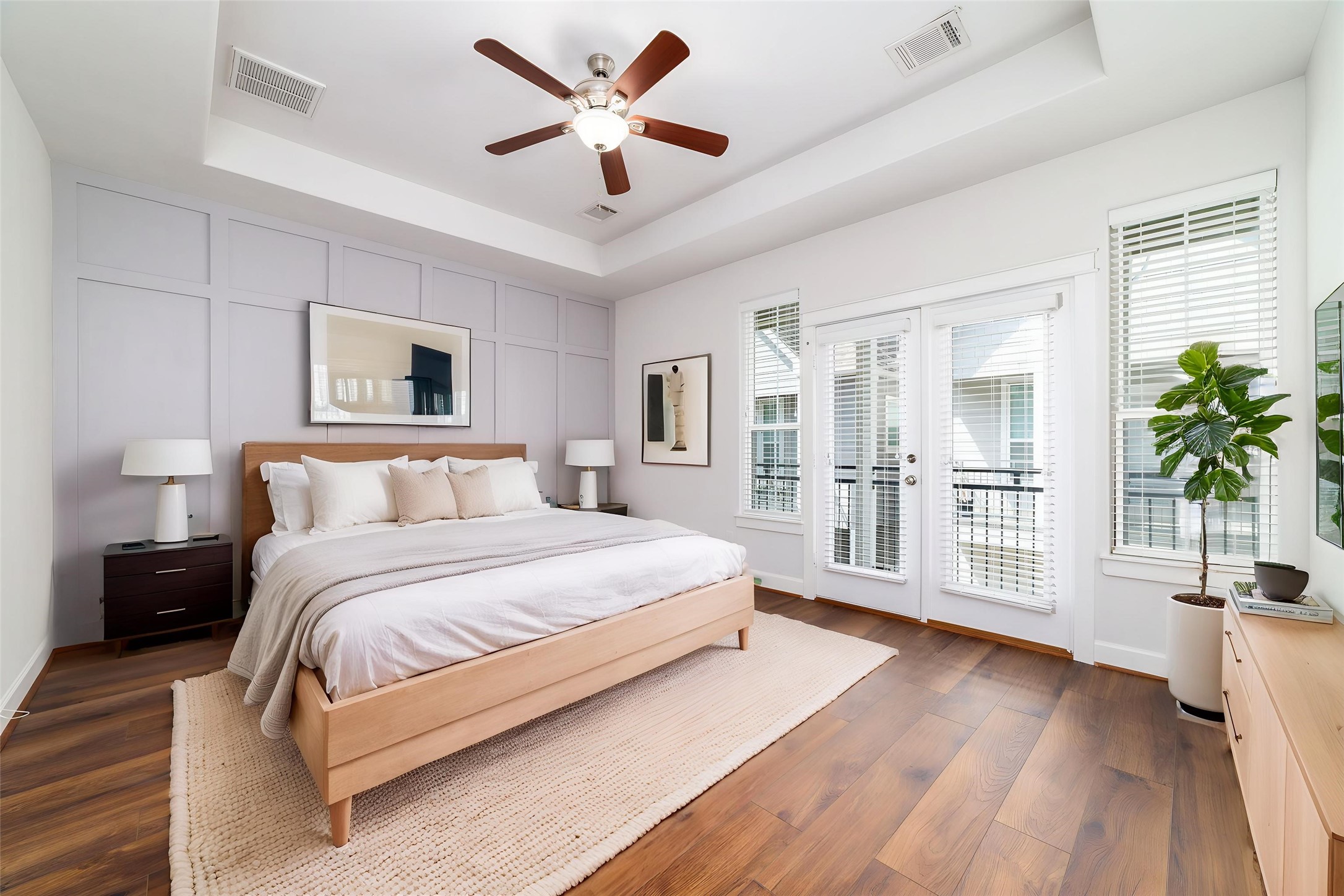 902 West 20th Street, Unit A Houston, TX 77008 - Photo 17 of 23 a spacious bedroom with a large bed and a chandelier