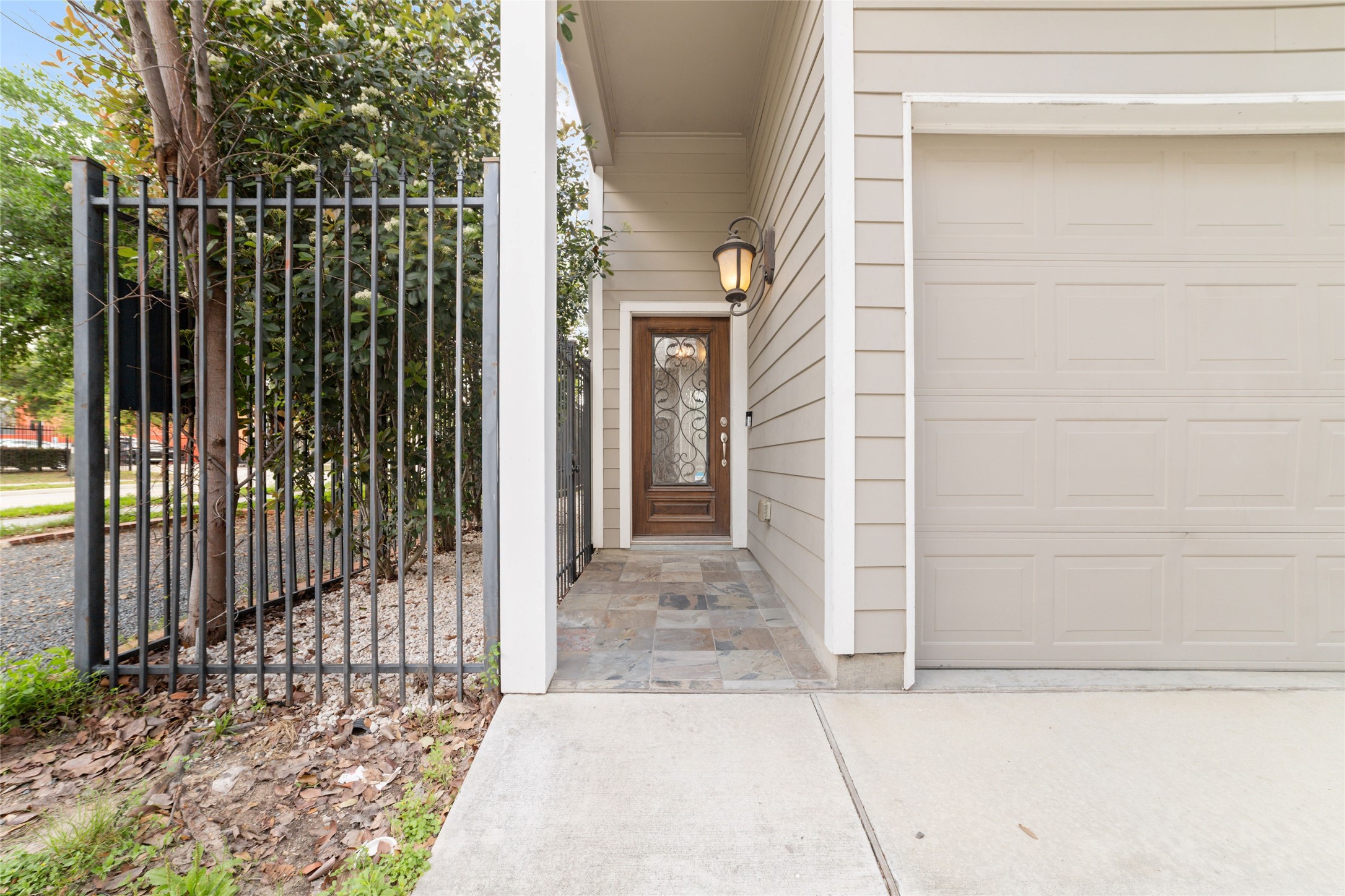 902 West 20th Street, Unit A Houston, TX 77008 - Photo 2 of 23 a view of a balcony