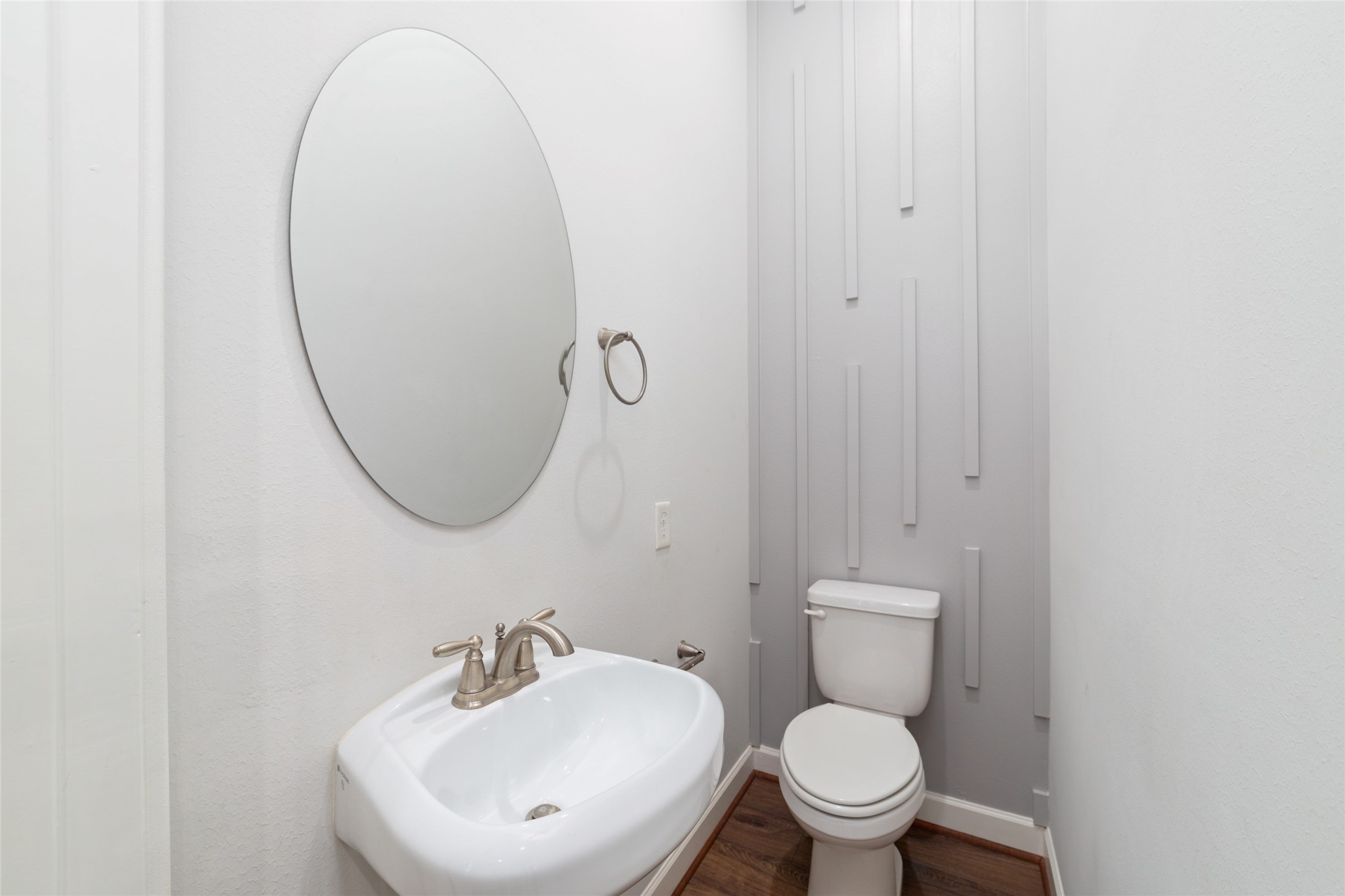 902 West 20th Street, Unit A Houston, TX 77008 - Photo 9 of 23 a bathroom with a toilet sink and mirror