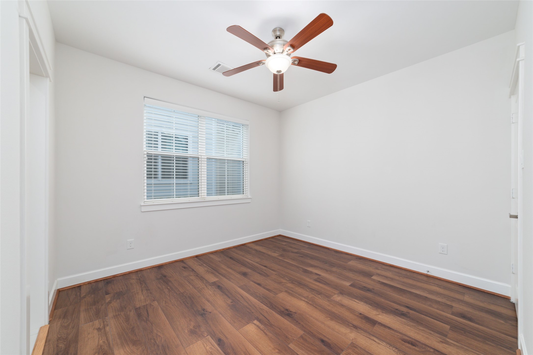 902 West 20th Street, Unit A Houston, TX 77008 - Photo 10 of 23 an empty room with wooden floor and windows
