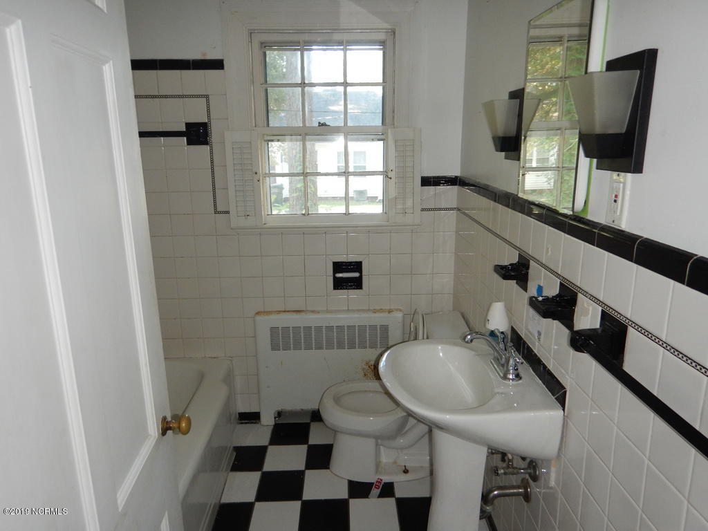 1007 Rhem Street Kinston, NC 28501 - Photo 14 of 15 27 BATH 2