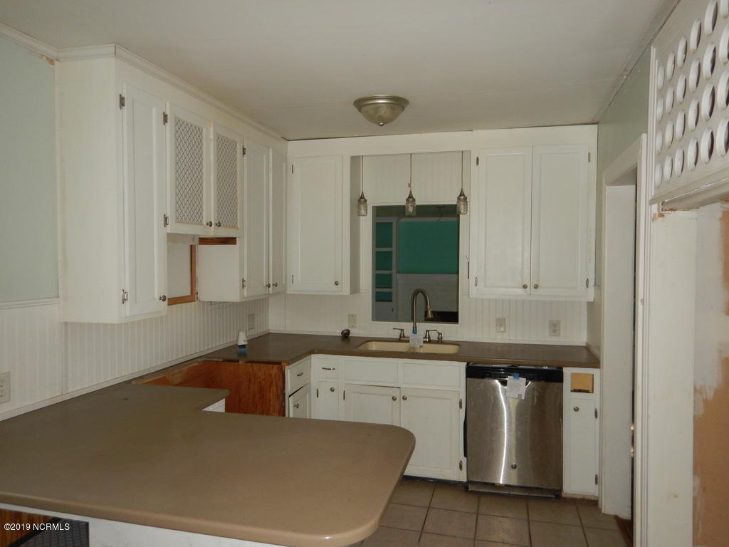 1007 Rhem Street Kinston, NC 28501 - Photo 7 of 15 20 KITCHEN