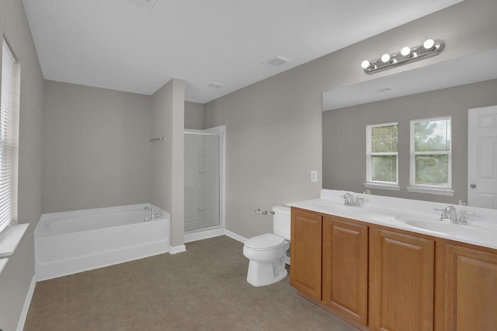 1978 Cutleaf Creek Road Southeast Grayson, GA 30017 - Photo 33 of 38 a bathroom with a sink a toilet and bathtub