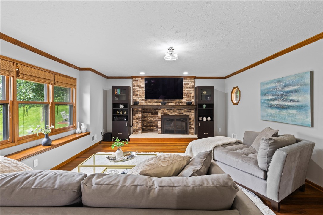 25 Saddle Brook Pittsford, NY 14534 - Photo 11 of 50