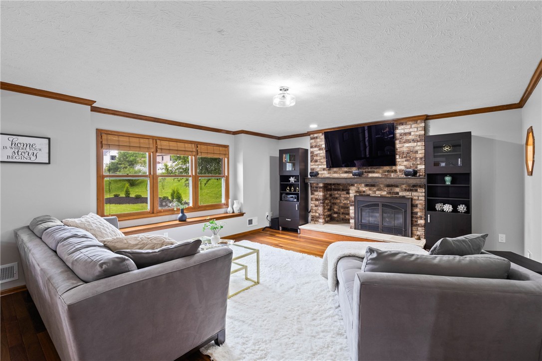 25 Saddle Brook Pittsford, NY 14534 - Photo 10 of 50