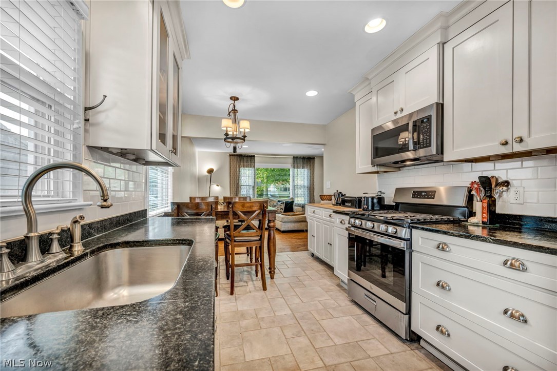 24005 Knickerbocker Road Bay Village, OH 44140 - Photo 2 of 22 Gallery Image 2