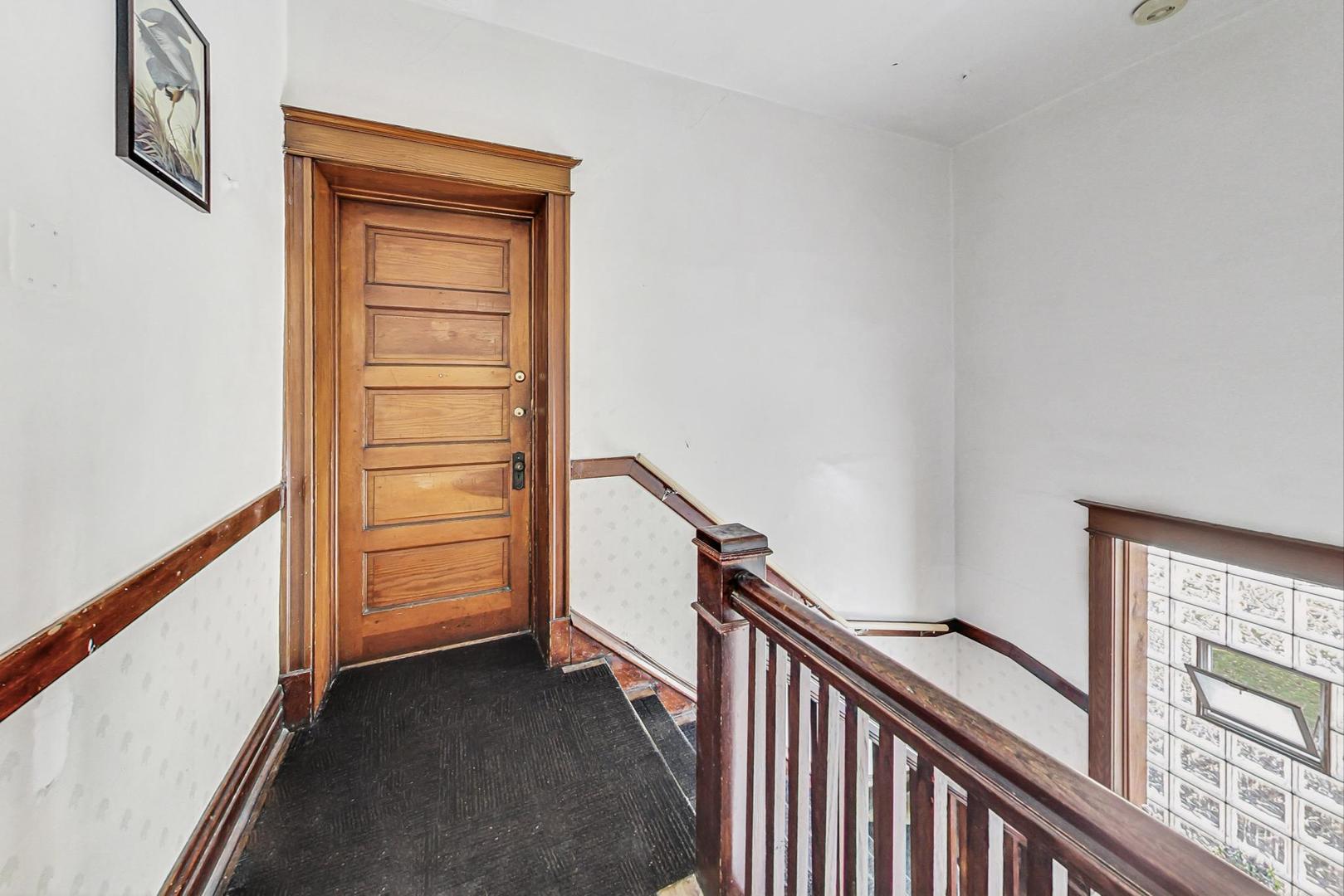 1646 West Byron Street, Unit 3F Chicago, IL 60613 - Photo 26 of 30 a view of entryway with stairs