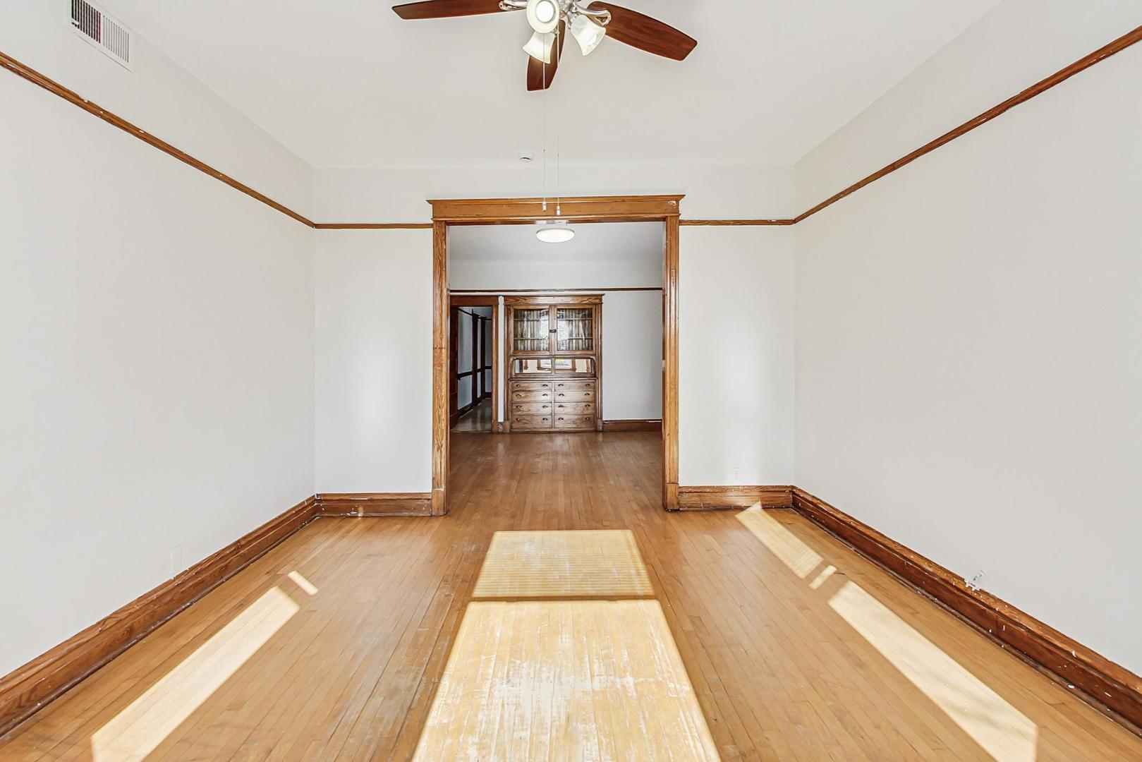 1646 West Byron Street, Unit 3F Chicago, IL 60613 - Photo 8 of 30 a view of a hallway with wooden floor