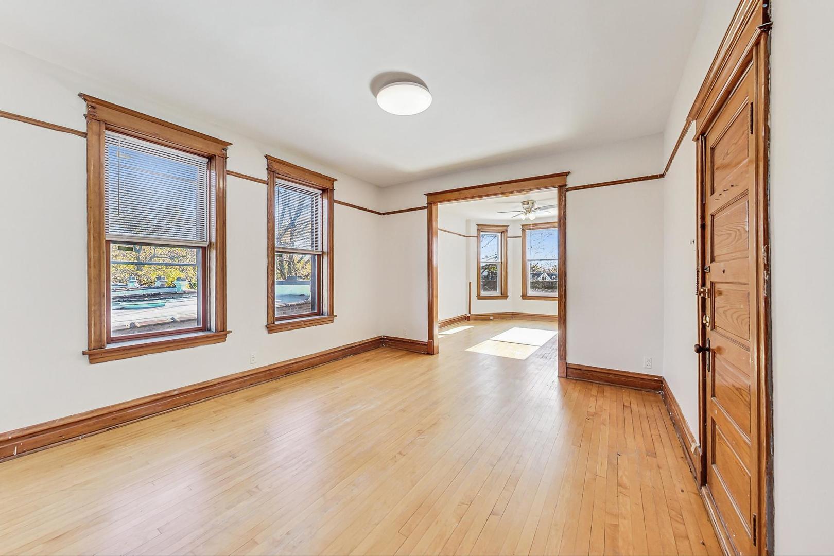 1646 West Byron Street, Unit 3F Chicago, IL 60613 - Photo 10 of 30 a view of an empty room with wooden floor and a window