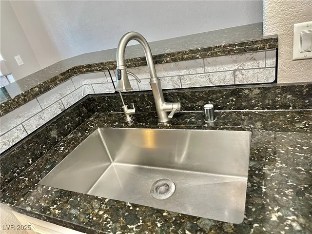 $1,200 | 7119 South Durango Drive, Unit 305, Las Vegas, NV 89113