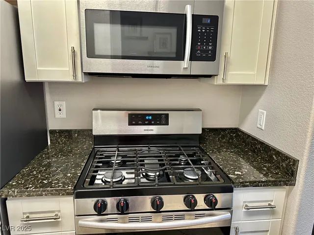 $1,200 | 7119 South Durango Drive, Unit 305, Las Vegas, NV 89113