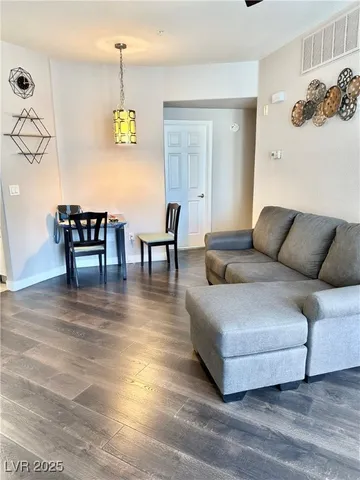 $1,200 | 7119 South Durango Drive, Unit 305, Las Vegas, NV 89113