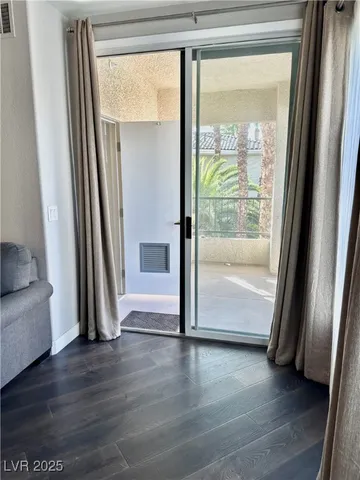 $1,200 | 7119 South Durango Drive, Unit 305, Las Vegas, NV 89113